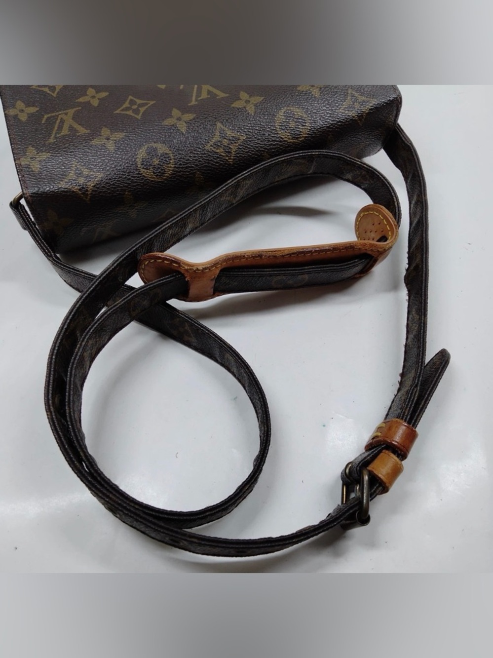 Louis Vuitton Cartouchiere MM Shoulder Bag – Monogram Canvas - Picture 3 of 9